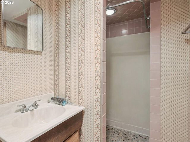10426 Se LINCOLN Ct, Portland, OR 97216