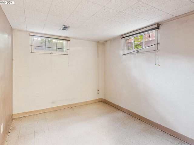 10426 Se LINCOLN Ct, Portland, OR 97216