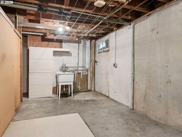 10426 Se LINCOLN Ct, Portland, OR 97216