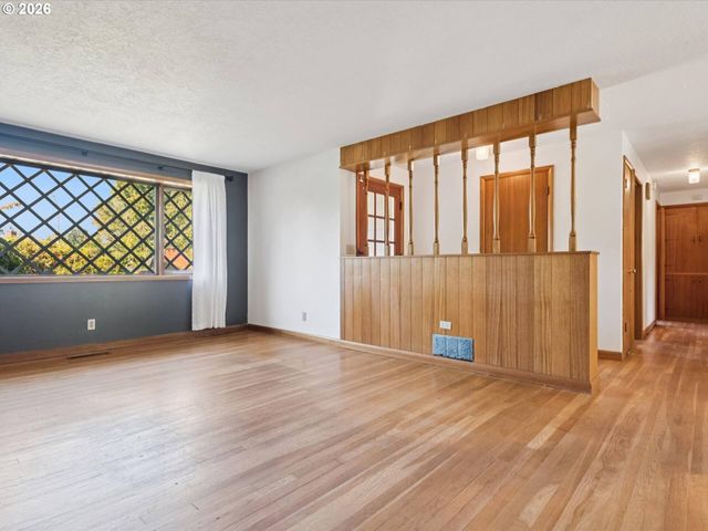 10426 Se LINCOLN Ct, Portland, OR 97216