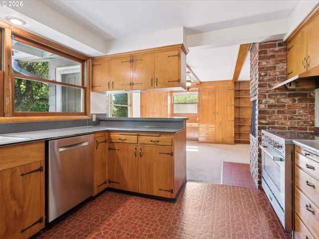 10426 Se LINCOLN Ct, Portland, OR 97216