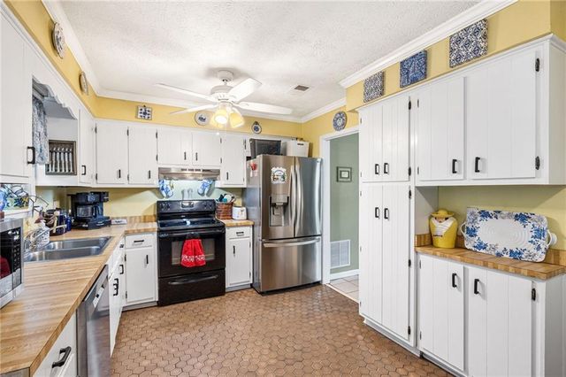 3266 Alcazar Drive SW, Lilburn, GA 30047