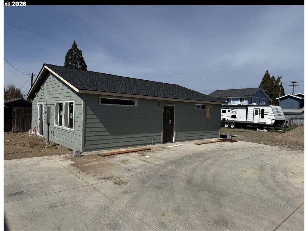 550 19th St, Springfield, OR 97477