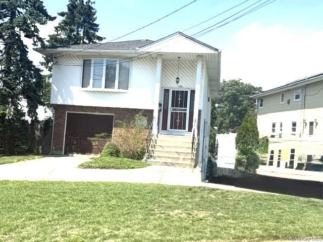 1156 Midway Court, Franklin Square, NY 11010