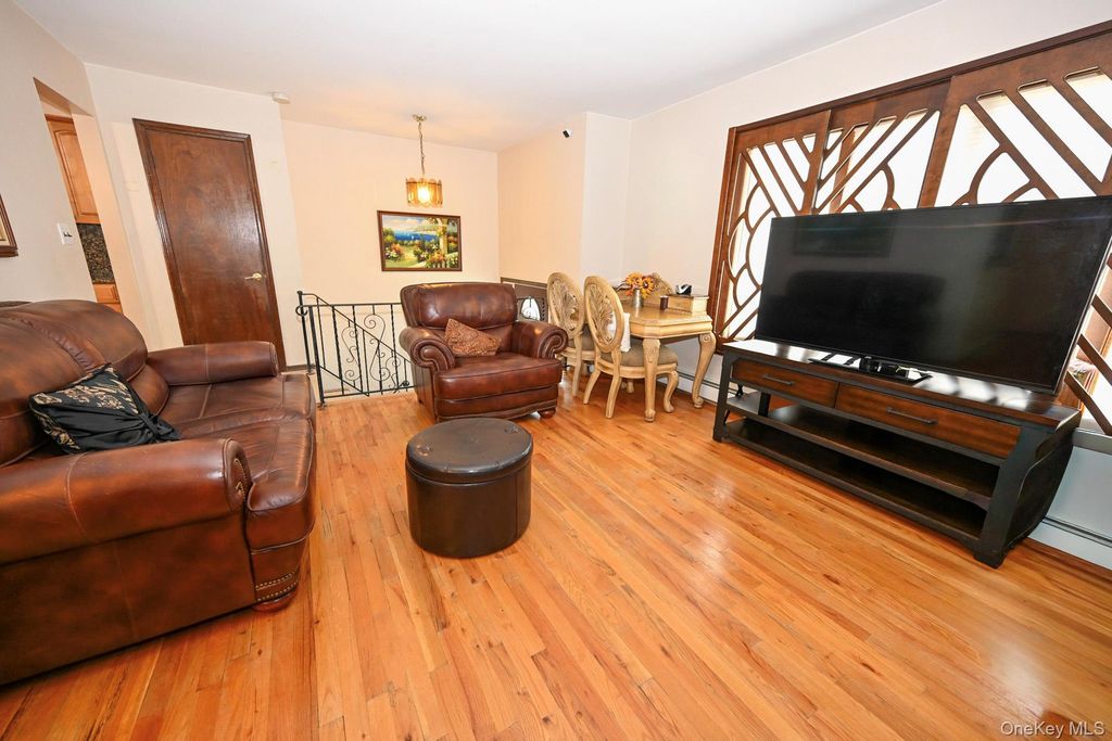 1156 Midway Court, Franklin Square, NY 11010 — photo 3