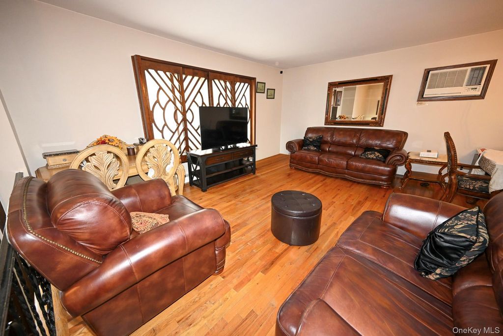 1156 Midway Court, Franklin Square, NY 11010 — photo 4
