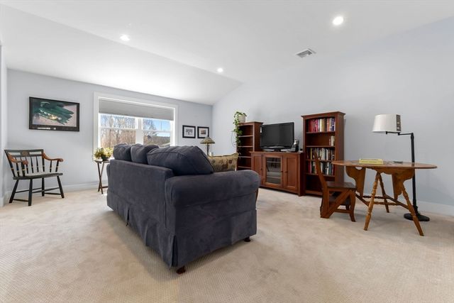 18 Primrose Ln 18, Ipswich, MA 01938