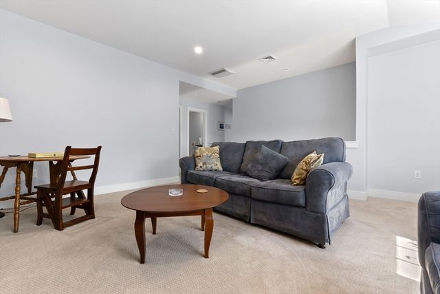 18 Primrose Ln 18, Ipswich, MA 01938