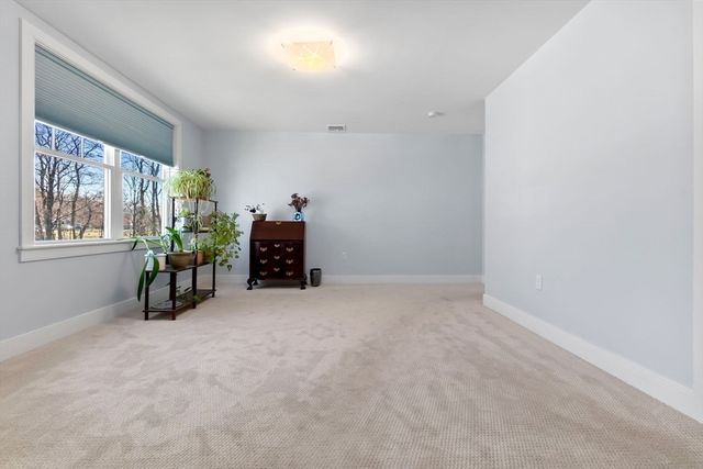 18 Primrose Ln 18, Ipswich, MA 01938