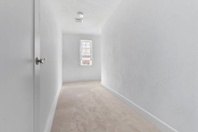 18 Primrose Ln 18, Ipswich, MA 01938