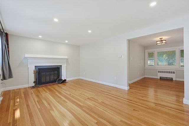 30 Arbor Road, Chelmsford, MA 01863