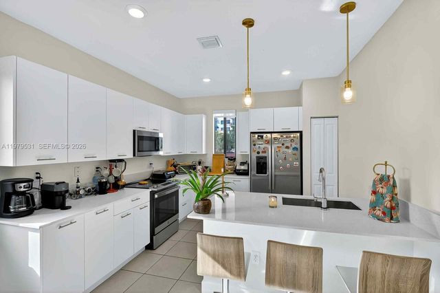 4426 NW 83rd Pkwy ., Doral, FL 33166