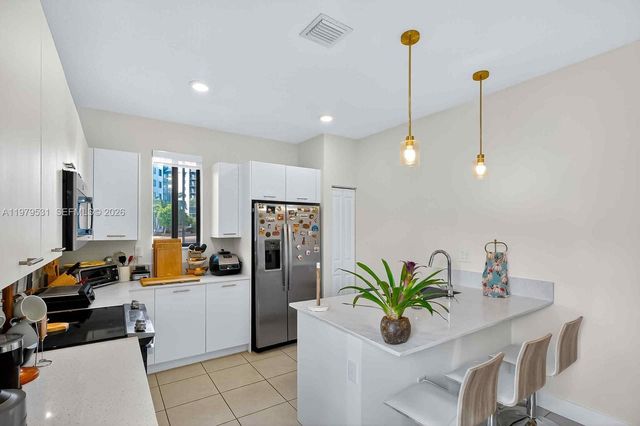 4426 NW 83rd Pkwy ., Doral, FL 33166