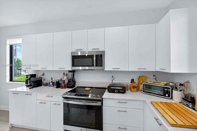 4426 NW 83rd Pkwy ., Doral, FL 33166