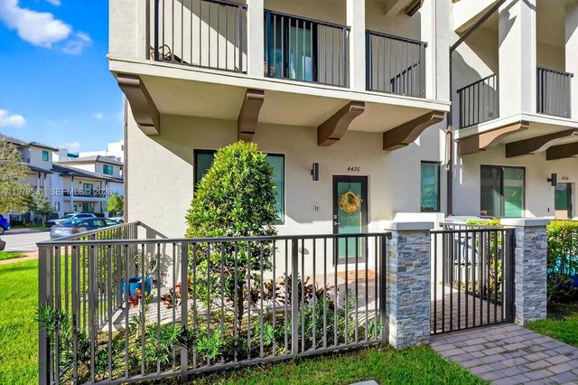 4426 NW 83rd Pkwy ., Doral, FL 33166