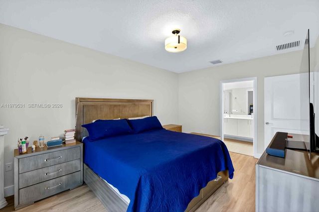 4426 NW 83rd Pkwy ., Doral, FL 33166