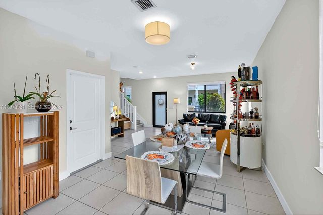 4426 NW 83rd Pkwy ., Doral, FL 33166