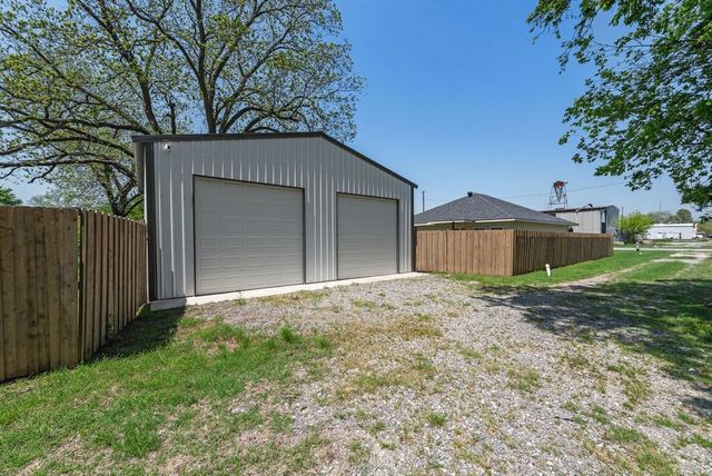 103 Texas Street, Pottsboro, TX 75076
