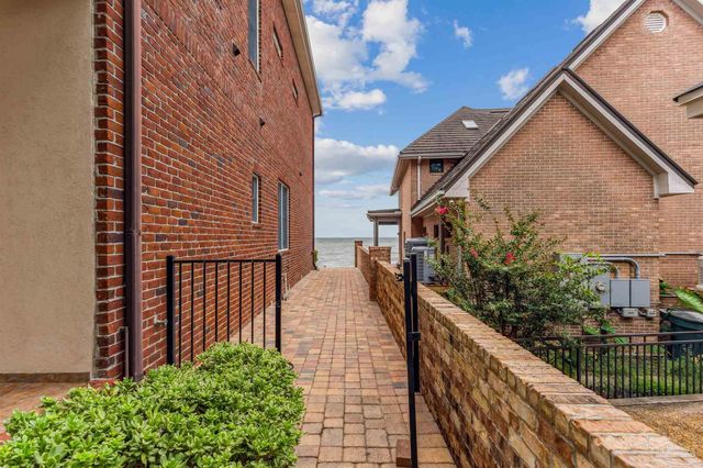 1606 Waters Edge, Pensacola, FL 32507