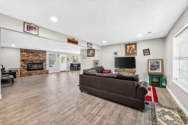 814 Orleans Drive, Rogers, AR 72758