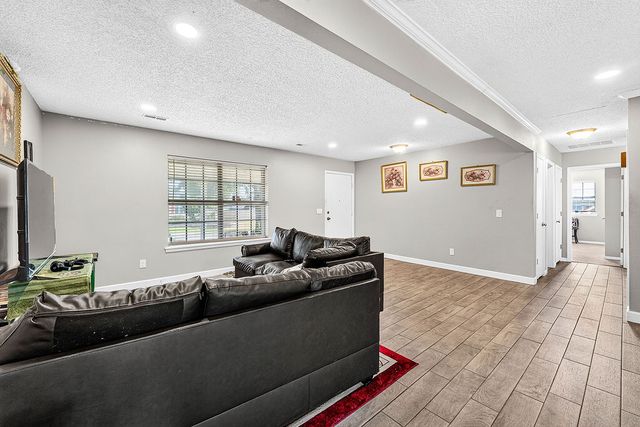 814 Orleans Drive, Rogers, AR 72758