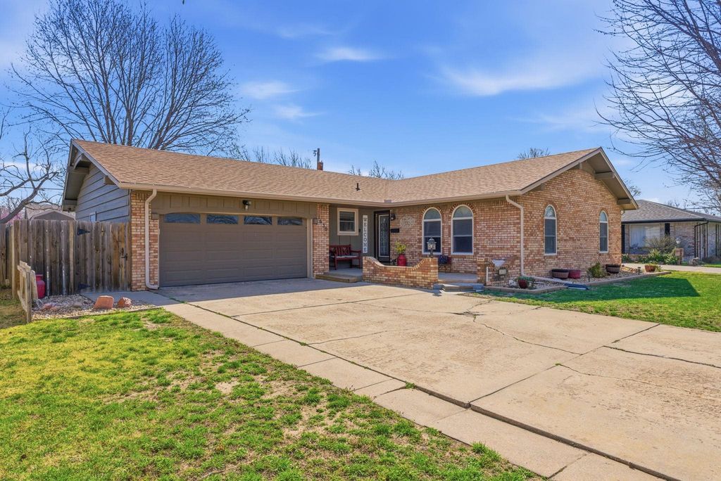 1630 N Illinois St, Wichita, KS 67203