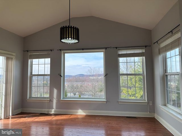 279 MERWOOD DR, Morgantown, PA 19543
