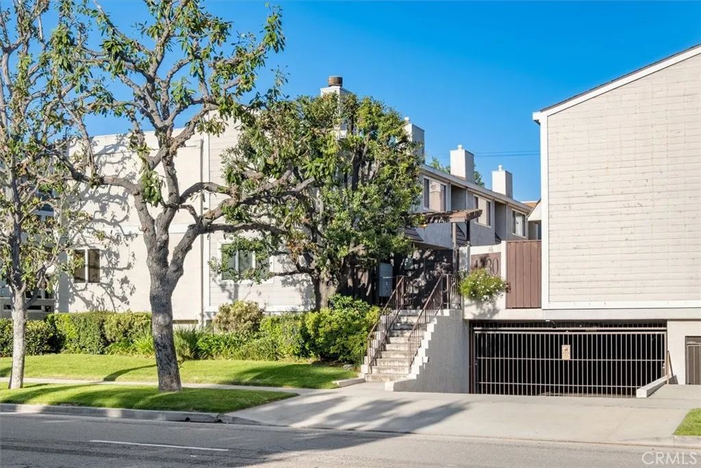 4230 Whitsett Avenue 4, Studio City, CA 91604
