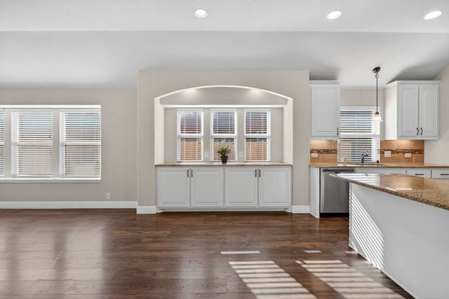 508 Lakeview Drive, Alvarado, TX 76009