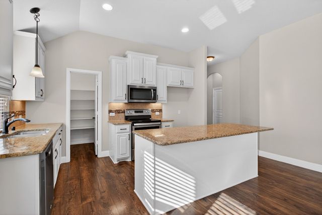 508 Lakeview Drive, Alvarado, TX 76009