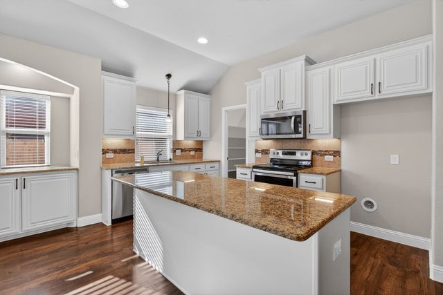 508 Lakeview Drive, Alvarado, TX 76009