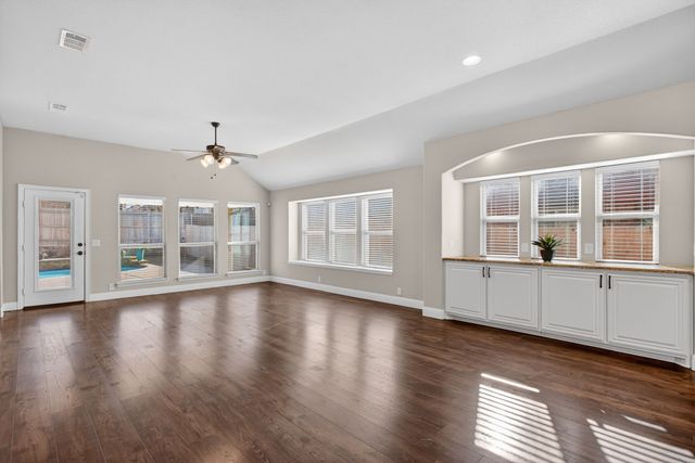 508 Lakeview Drive, Alvarado, TX 76009