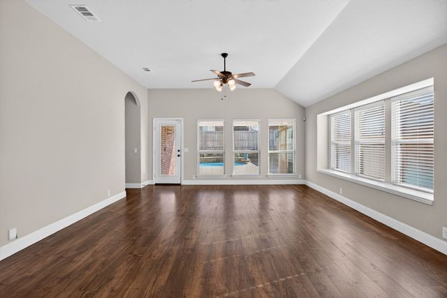 508 Lakeview Drive, Alvarado, TX 76009