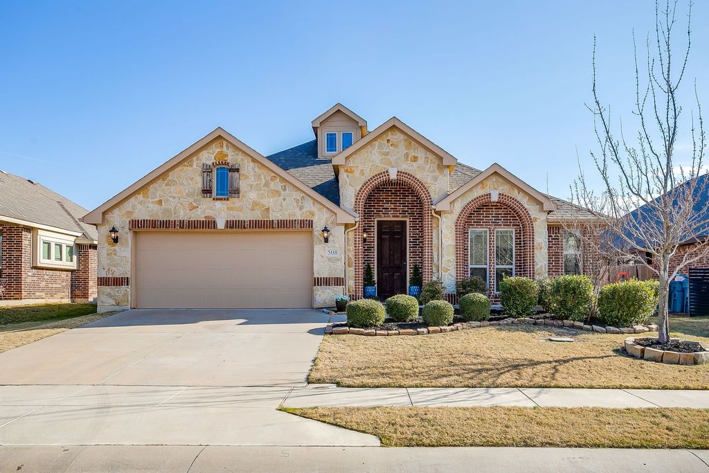 508 Lakeview Drive, Alvarado, TX 76009
