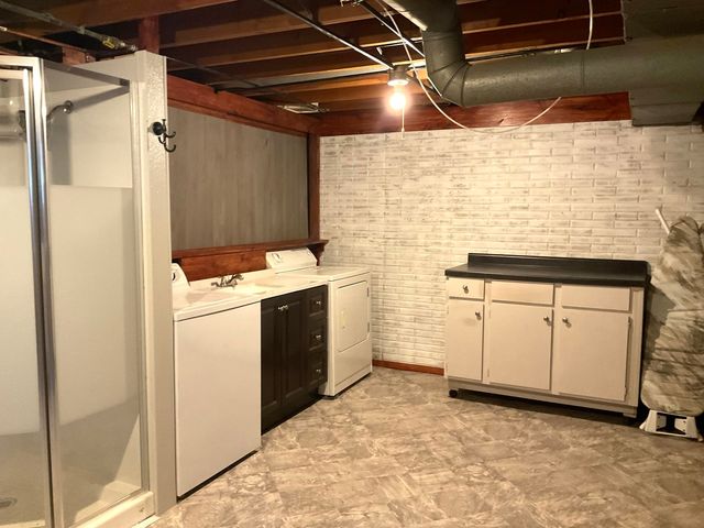 101-103 W Sheridan Street, Eldridge, IA 52748