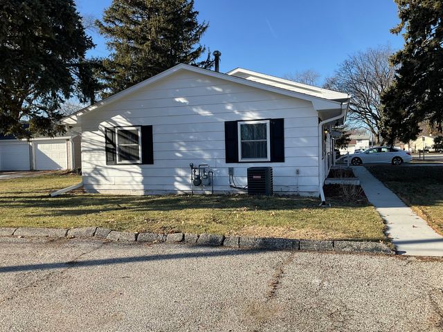 101-103 W Sheridan Street, Eldridge, IA 52748