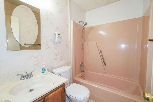 1001 Sykes Avenue, Greensboro, NC 27405