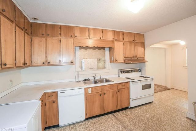 1001 Sykes Avenue, Greensboro, NC 27405