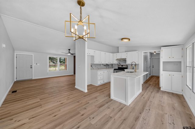 180 An County Road 4251, Palestine, TX 75803