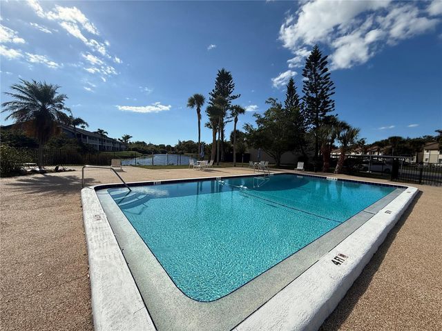 2632 HIDDEN LAKE DRIVE N H, Sarasota, FL 34237