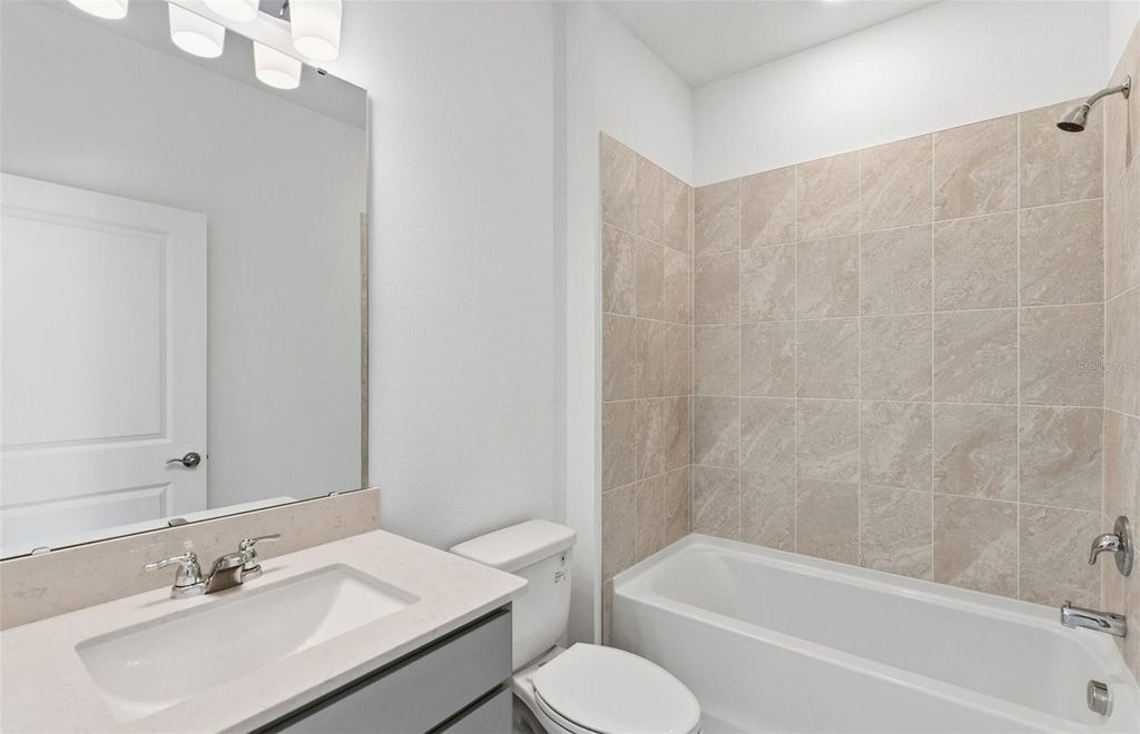 Image 7 of property listing at 11228 SYCAMORE GLEN LOOP, Thonotosassa, FL 33592