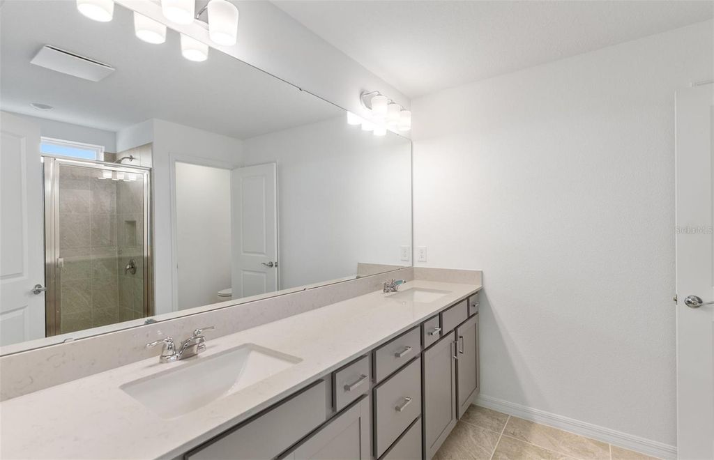 Image 10 of property listing at 11228 SYCAMORE GLEN LOOP, Thonotosassa, FL 33592