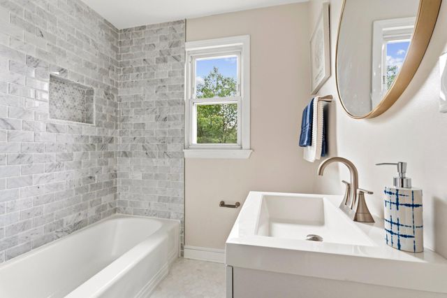 1115 42ND ST NE, Washington, DC 20019