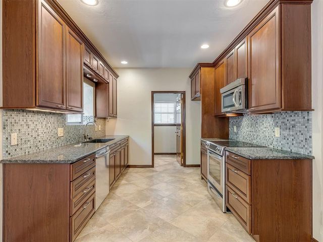 6208 Waterford Boulevard 96, Oklahoma City, OK 73116