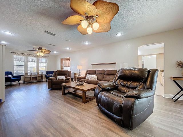 2205 ROSLYN LANE, Lakeland, FL 33812