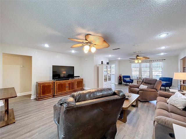 2205 ROSLYN LANE, Lakeland, FL 33812