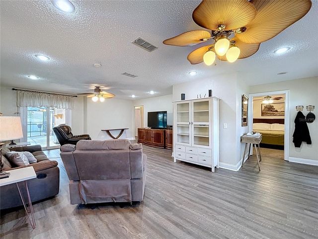 2205 ROSLYN LANE, Lakeland, FL 33812