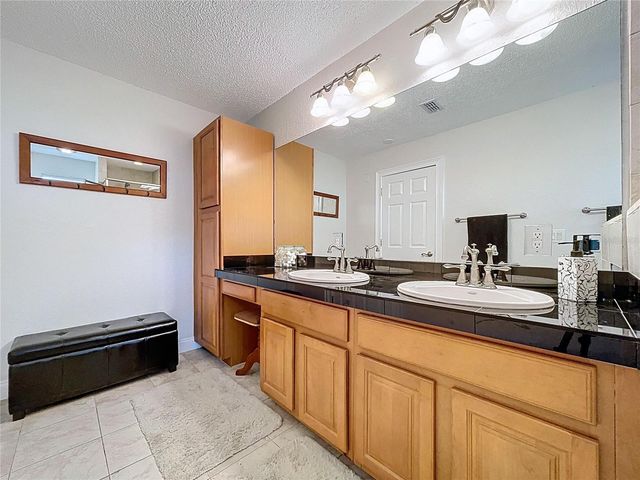 2205 ROSLYN LANE, Lakeland, FL 33812