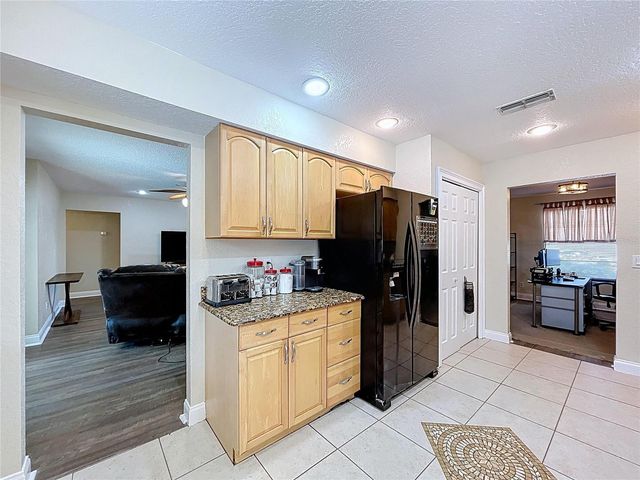 2205 ROSLYN LANE, Lakeland, FL 33812