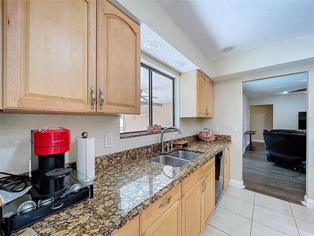 2205 ROSLYN LANE, Lakeland, FL 33812